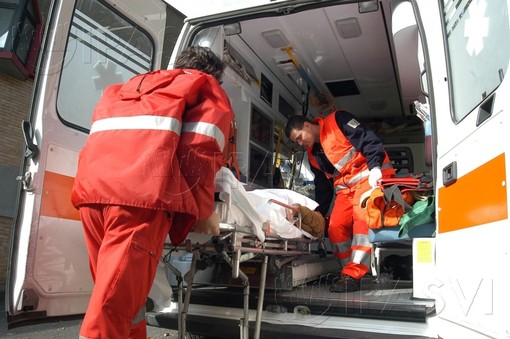 Scontro violento tra auto e moto sulla Torino-Caselle, morto un uomo