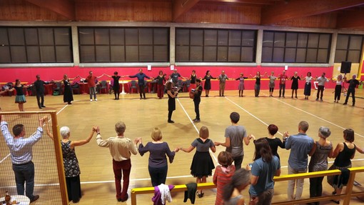 Autunno di danze folk ad Alba: si parte il 10 novembre con il Duo Sousbois