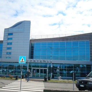 Protesta dei ProPal a Caselle, voli dirottati su Cuneo