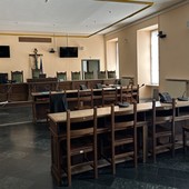 L'aula del tribunale di Cuneo