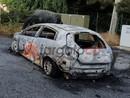 Vigili del fuoco di Alba impegnati per un'auto in fiamme a La Morra