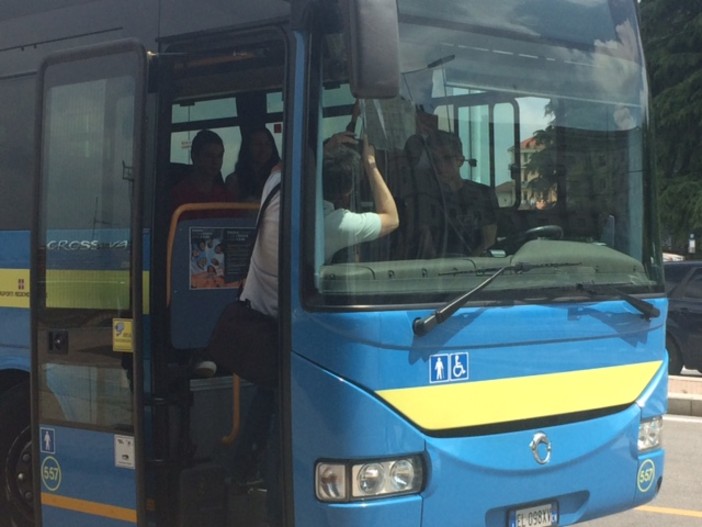 Da domani aumentano i biglietti di treni e bus: scattano le nuove tariffe anche nel Cuneese