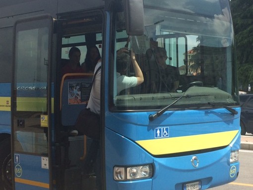 Da domani aumentano i biglietti di treni e bus: scattano le nuove tariffe anche nel Cuneese