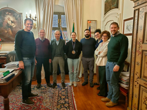 "Orgogliosi dei suoi straordinari successi": il Comune di Bra ha ricevuto la nuotatrice Anita Gastaldi