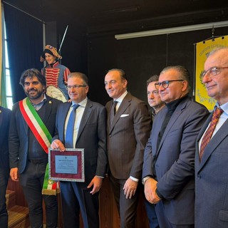 Novello assegna il Premio Santa Lucia a Massimo Antoniotti Novello assegna il Premio Santa Lucia a Massimo Antoniotti