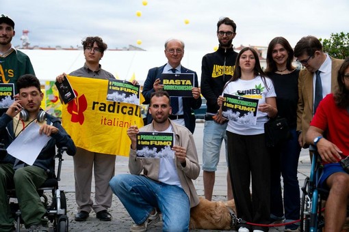 Cannabis: a Cuneo i Radicali fumano in centro
