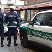 Auto pirata investe pedone a Bra: indagini della Polizia Locale per risalire al conducente