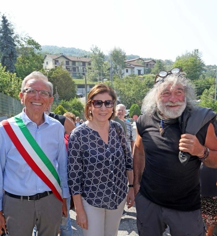 Il sindaco Ettore Secco con la giornalista televisiva Bianca Berlinguer e l'opinionista Mauro Corona.