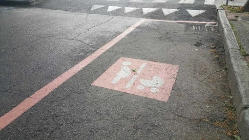 Bra, cresce il numero dei parcheggi rosa riservati ai neo-genitori Bra, cresce il numero dei parcheggi rosa riservati ai neo-genitori