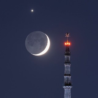 Il bacio cosmico tra Luna e Venere, che ha incantato il cielo