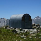 Nuova vita al bivacco Due Valli: rifornito di coperte, kit di primo soccorso e viveri in ricordo di Anna Bessone Nuova vita al bivacco Due Valli: rifornito di coperte, kit di primo soccorso e viveri in ricordo di Anna Bessone