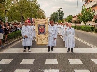 alcuni rappresentanti delle associazioni cittadine presenti alla festa patronale di Bra (foto Maurizio Mangino)