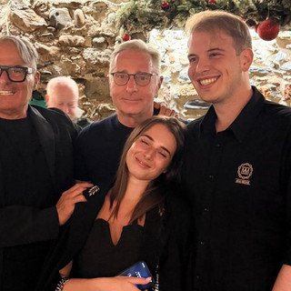 Paolo Bonolis a Limone Piemonte, tra sorrisi e foto Paolo Bonolis a Limone Piemonte, tra sorrisi e foto