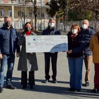 Bella storia a Bra, l’associazione AbBRAcciAMO dona oltre mille euro in beneficenza