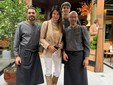 Ilaria D'Amico con il maître Massimo Migliorati ed i camerieri Luca e Samuele Ilaria D'Amico con il maître Massimo Migliorati ed i camerieri Luca e Samuele