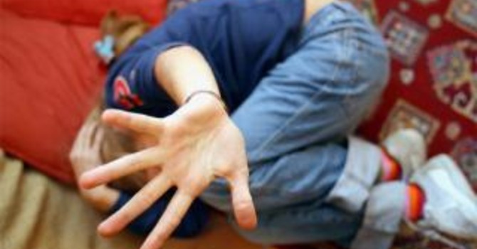 Bambini, rapimenti e Pajero bianchi: la favola nera delle chat di provincia