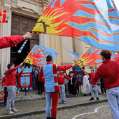 Emanuele Filiberto di Savoia al Palio di Asti: Santa Caterina risponde alle polemiche Emanuele Filiberto di Savoia al Palio di Asti: Santa Caterina risponde alle polemiche
