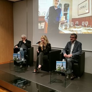 I relatori Luciano Bertello, Mariacristina Castelletto e Giulio Bava durante la presentazione del progetto &quot;Alta Langa DOCG, anima di un territorio&quot;