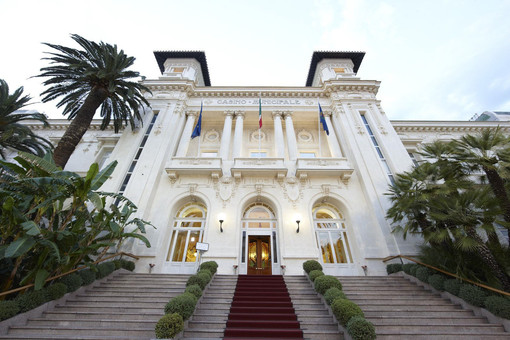 Casinò, luglio da record per i visitatori: vinti oltre 1,6 milioni di euro ai jackpot delle slot