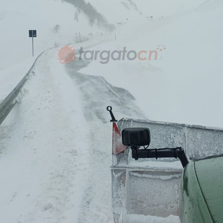 Vento forte e neve sul Colle della Maddalena: la strada resterà chiusa da Argentera fino a cessata criticità Vento forte e neve sul Colle della Maddalena: la strada resterà chiusa da Argentera fino a cessata criticità