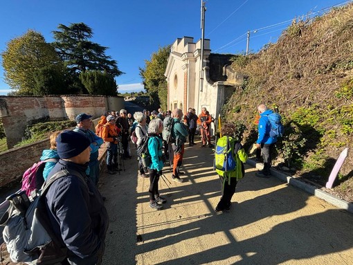 Novello, trekking e gusto per i 40 camminatori del Cai Chivasso Novello, trekking e gusto per i 40 camminatori del Cai Chivasso