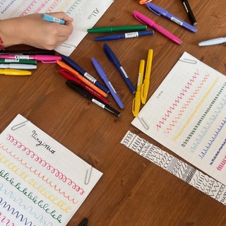 A Novello due appuntamenti per il Mese Viola: la calligrafia come ascolto, la storia di Malala come testimonianza A Novello due appuntamenti per il Mese Viola: la calligrafia come ascolto, la storia di Malala come testimonianza