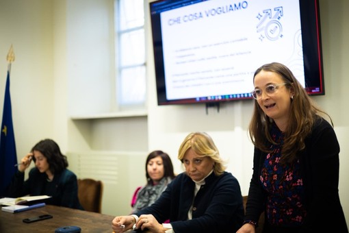 Le capogruppo della minoranza incalzano: "Servizi a rischio"