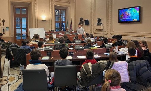 Bra: seduta di insediamento per il Consiglio comunale dei Ragazzi Bra: seduta di insediamento per il Consiglio comunale dei Ragazzi