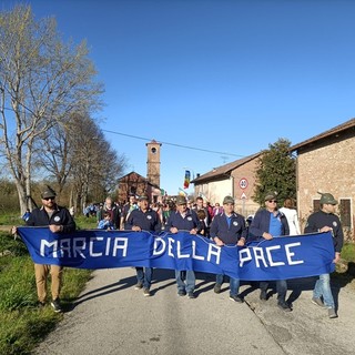 Negli scatti alcuni momenti della marcia tenuta nelle campagne di Magliano Alfieri e Govone