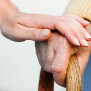 Anziani fragili a domicilio, ASL CN2 lancia la X edizione del percorso per caregiver Anziani fragili a domicilio, ASL CN2 lancia la X edizione del percorso per caregiver