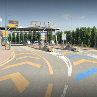 Il casello di Cherasco che verrà dismesso Il casello di Cherasco che verrà dismesso