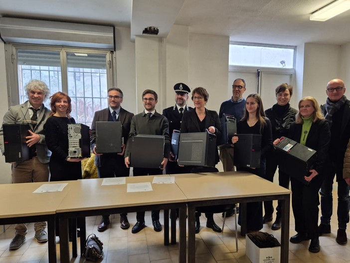 Confartigianato consegna pc ricondizionati alla Casa di Reclusione "Montalto" Confartigianato consegna pc ricondizionati alla Casa di Reclusione "Montalto"