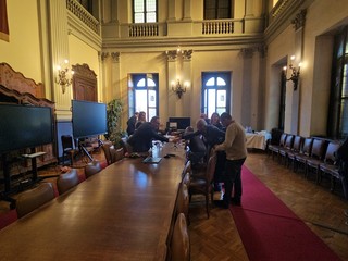 Alcuni momenti dell'incontro tenuto ieri in Prefettura Alcuni momenti dell'incontro tenuto ieri in Prefettura