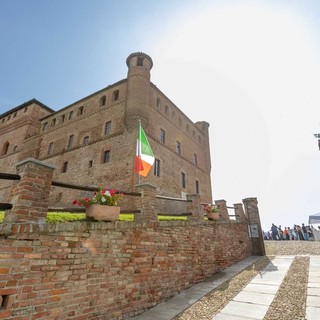 “La luce per l’inverno”: al Castello di Grinzane la poesia che attraversa il buio “La luce per l’inverno”: al Castello di Grinzane la poesia che attraversa il buio