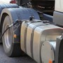 Furti di carburante al deposito di Vado Ligure: coinvolti autotrasportatori, perquisizioni anche nel Cuneese