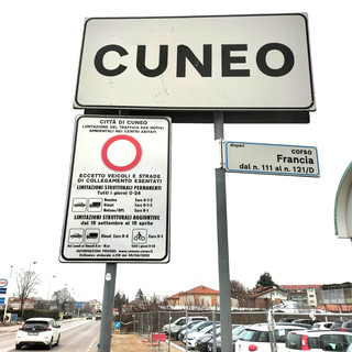 Da lunedì 15 settembre tornano in vigore le misure antismog. Ma senza le nuove limitazioni previste per gli Euro 5 Da lunedì 15 settembre tornano in vigore le misure antismog. Ma senza le nuove limitazioni previste per gli Euro 5