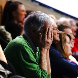 La disperazione di un tifoso per la brutta prestazione della squadra: il pubblico di Cuneo merita di più (Fotogallery di Mattia Benozzi)