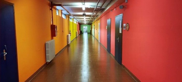 I corridoi delle aule all'istituto Einaudi di Alba