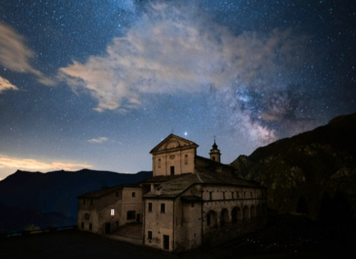 Castelmagno sotto le stelle (foto di Lorenzo Martini)