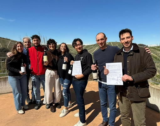 Dalle Langhe al Giappone, un patto sigillato col vino: a Neviglie cinque produttori stringono l'alleanza con il sindaco di Yoichi