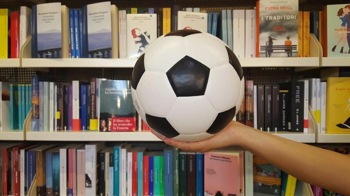 Italia fuori dai Mondiali di calcio, è di nuovo Azzurro tenebra di Giovanni Arpino Italia fuori dai Mondiali di calcio, è di nuovo Azzurro tenebra di Giovanni Arpino