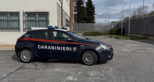 Si fingono Carabinieri e si fanno consegnare oro e denaro: arrestati due malfattori a Mondovì Si fingono Carabinieri e si fanno consegnare oro e denaro: arrestati due malfattori a Mondovì