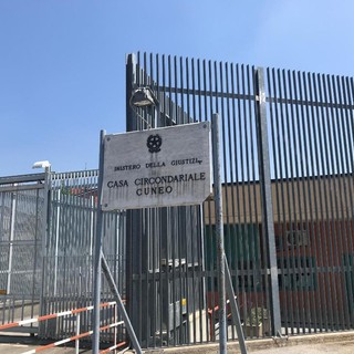 Cuneo, in carcere scarpe "imbottite" di droga: al via il processo per un detenuto e due agenti penitenziari