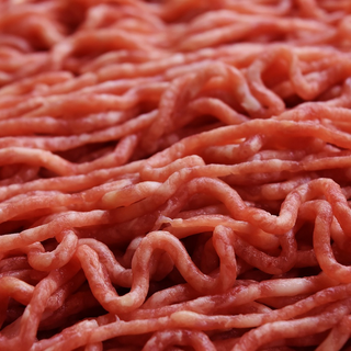 Patteggia il macellaio del Braidese denunciato per aver aggiunto solfiti nella carne macinata