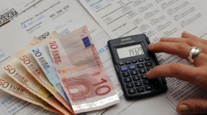 Povertà energetica, Confartigianato: "400 mila piemontesi in difficoltà per pagare le bollette di luce e gas" Povertà energetica, Confartigianato: "400 mila piemontesi in difficoltà per pagare le bollette di luce e gas"