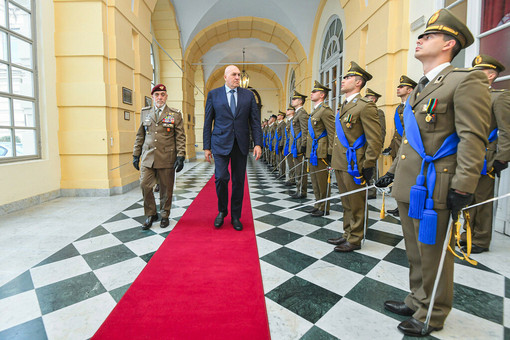 Michele Ferrero esempio di leadership. Crosetto agli ufficiali: "Sognava la Nutella e ha trovato i migliori collaboratori per realizzarla" Michele Ferrero esempio di leadership. Crosetto agli ufficiali: "Sognava la Nutella e ha trovato i migliori collaboratori per realizzarla"