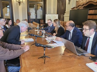 Alcuni momenti dell'incontro tenuto ieri in Prefettura Alcuni momenti dell'incontro tenuto ieri in Prefettura