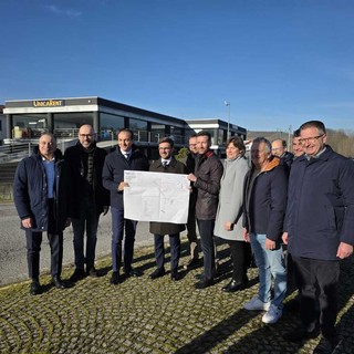 Consegnati i lavori per la nuova rotatoria tra le strade provinciali 3 e 3bis in località Gallo a Grinzane Cavour Consegnati i lavori per la nuova rotatoria tra le strade provinciali 3 e 3bis in località Gallo a Grinzane Cavour