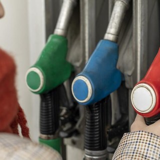 Diesel più caro della benzina, allarme degli agricoltori: "Rincari a cascata sulla filiera agroalimentare" Diesel più caro della benzina, allarme degli agricoltori: "Rincari a cascata sulla filiera agroalimentare"
