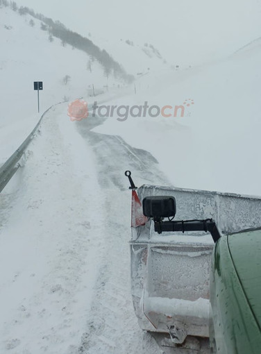Vento forte e neve sul Colle della Maddalena: la strada resterà chiusa da Argentera fino a cessata criticità
